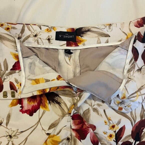 High-Rise Floral Print Sateen Shorts, White House Black Market, Size 4 - Picture 5 of 6